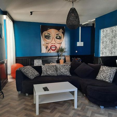 Duplex Place Du Marche Saint-Jean-dʼAngély المظهر الخارجي الصورة